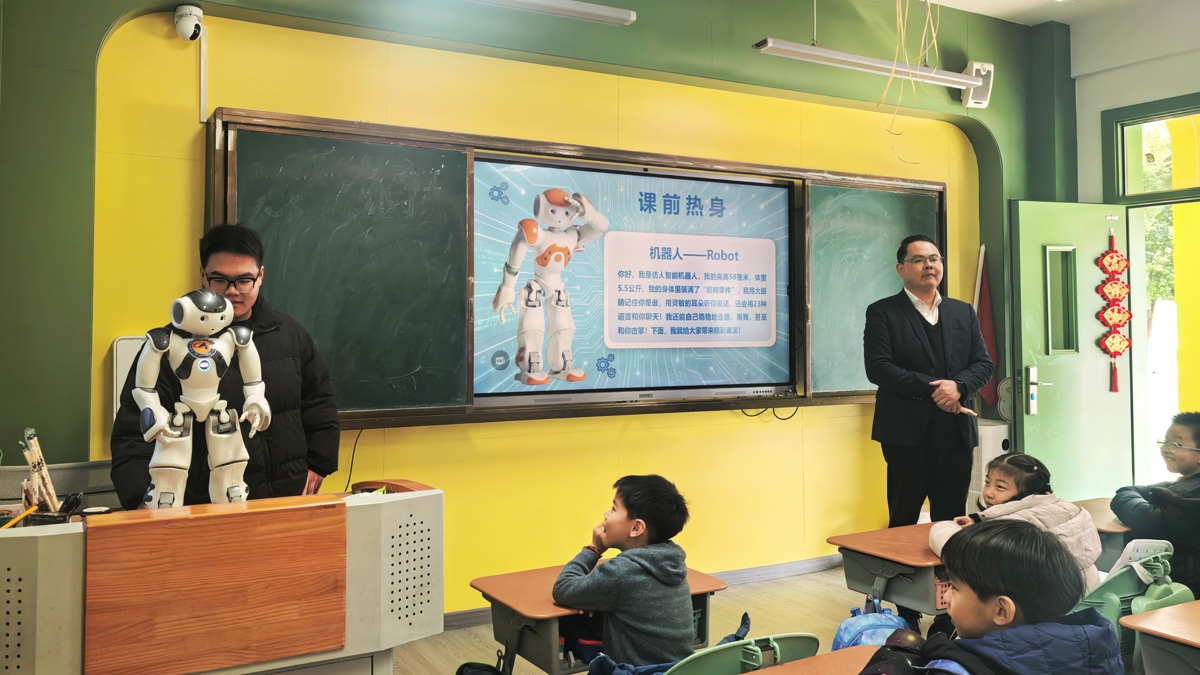 AI+HI，一起向未来：一堂小学生听得懂、玩得嗨的人工智能启蒙课