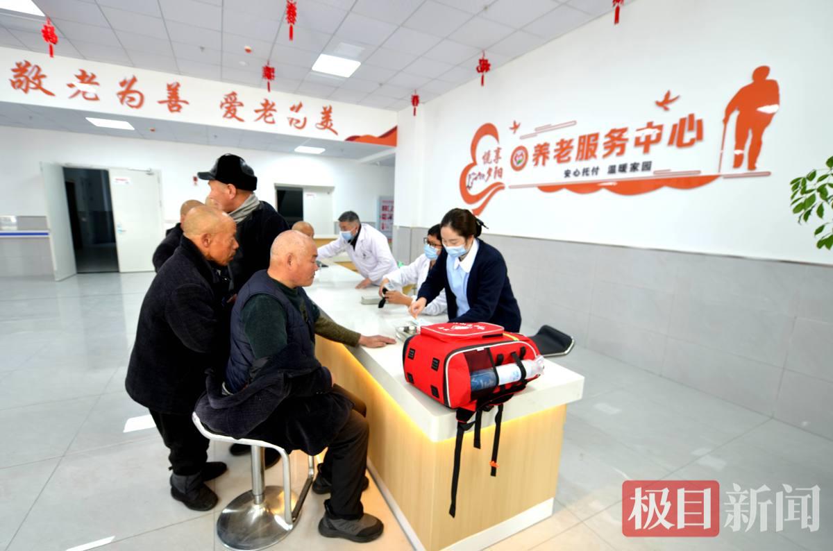 十堰竹山：“暖心腊八粥”飘香养老院