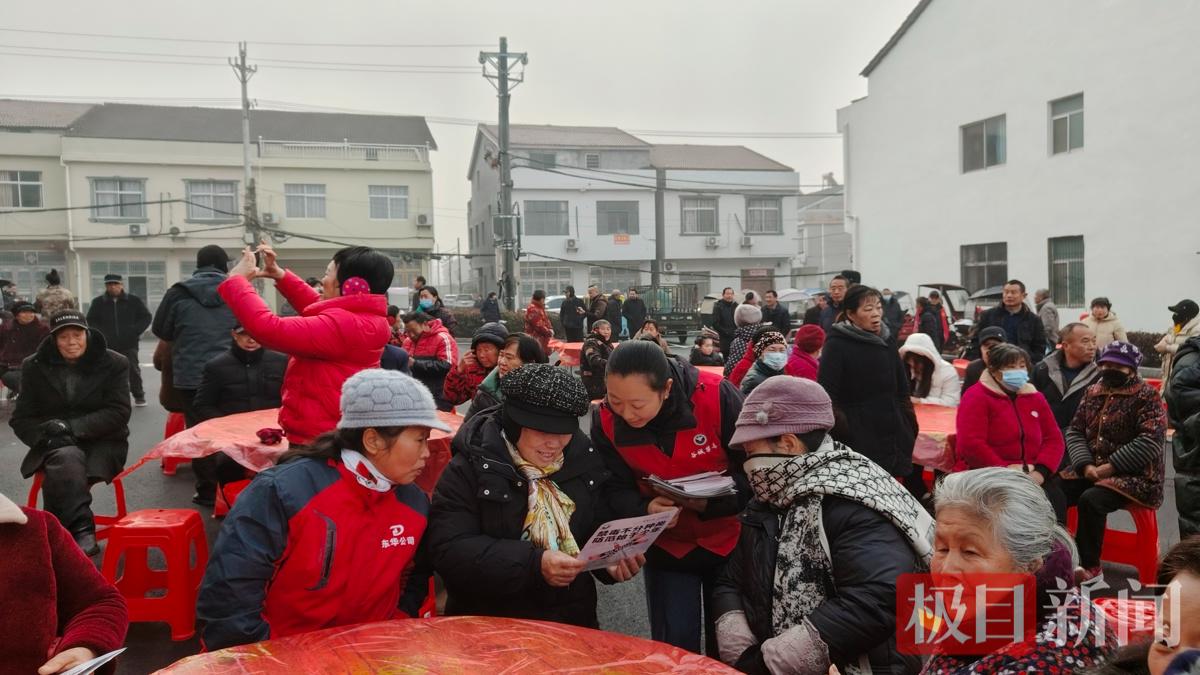 喝暖心腊八粥、学识毒防毒招，平安理念随粥香浸润千家万户