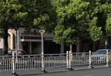 “司机泄愤撞死一家三口案”15日开庭，回访事故现场：周边小区密集，路面已装护栏