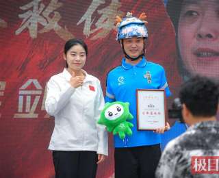 “急救侠”用AED救人获表彰，奥运冠军为他点赞！