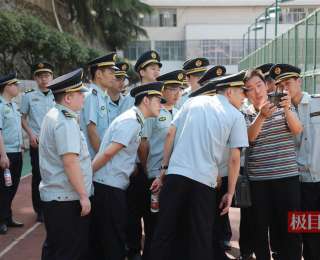 武昌城管培养一批“飞行员”，让无人机当“城管”服务于市民