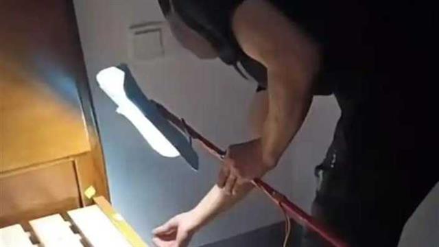 台灯有灰、锅碗瓢盆不在原位拒退押金，拿什么来惩治恶房东？