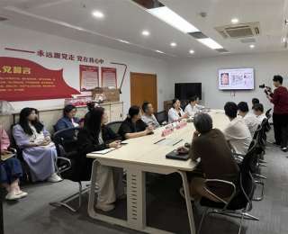 健康科普讲座进楼宇，人大代表助力呵护职工健康