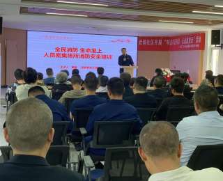 实战化消防演练走进社区