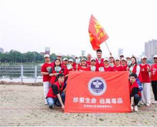 武汉东西湖区径河社区：健步逐光扬健康风，禁毒宣传筑防毒墙
