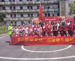 武汉长江新区汽渡社区举办“红帆领航传薪火、劳动精神代代承”活动