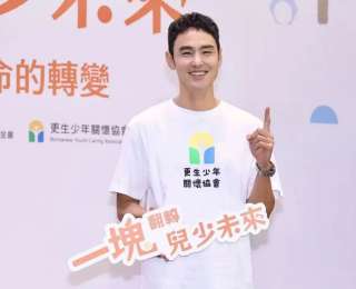 42岁阮经天时隔8月首露面！此前因母亲去世暂停工作，回应“新恋情”传闻
