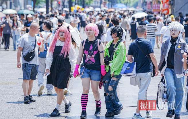 三条步行街的对话①丨武汉江汉路步行街：各地年轻人拥抱百年老街