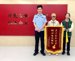 即将中考的初三学生丢了书包，“寻包神探”为她找回