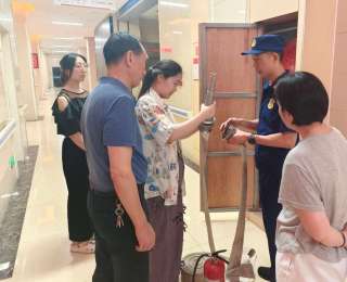 武汉市开展消防安全周三集中夜巡行动，筑牢人员密集场所安全防线