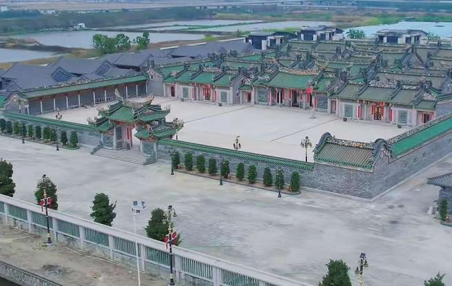 汕头一57亩违建豪宅被责令拆除：房主儿子已被“限高”，名下5.3亿房产被挂网拍卖