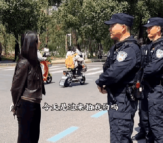 “老师，我没演!我真是警察!”