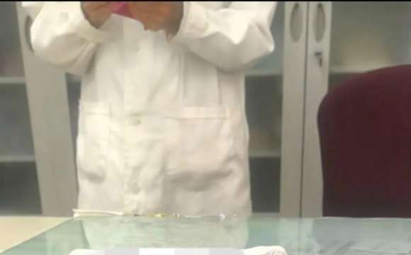 女生“生理期请病假要脱裤子证明”？高校回应