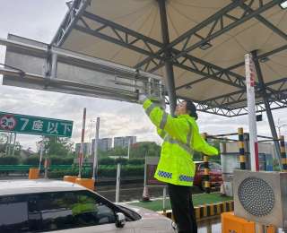 武汉机场高速多部门联动应对暴雨，保障路段安全畅通