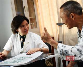 “候鸟医生”杜荣辉当选全国道德模范，对乡亲们的承诺她已坚守15年