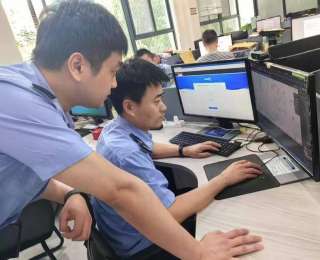 价值2万元的快递被清洁工误扔后，又被拾荒者捡走，民警6小时追回失物