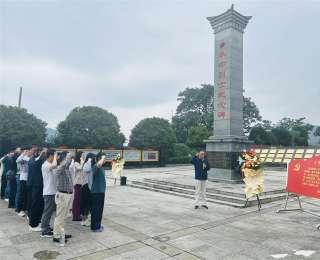 光谷九峰街道开展“擎旗励志赤壁天、寻根铸魂荆楚地”文明实践活动