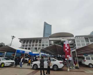 极目帮办|市民购车交定金后，车价有变动想退款遇阻，记者介入后销售方表示会分期进行返还