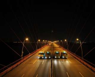 武汉白沙洲长江大桥通车25年来第4次封闭“体检”，国内首次使用稳态激振方法测试大桥“心率”