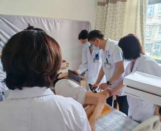 医社联动送健康，“掌上B超”护民生