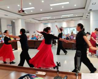 长江新区五通口社区开展“粽情端午，爱在夕阳”活动