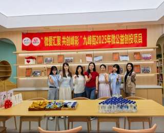 光谷九峰街华诚里社区“闪光的妈妈”肖像艺术节温情开幕