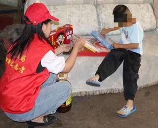 助力儿童健康快乐成长，爱心慰问活动在武汉经开区滨湖社区举行