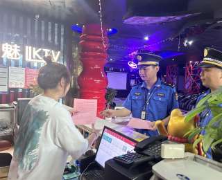 新洲城管开启“静音护考”模式，为中高考考生筑牢“隔音墙”