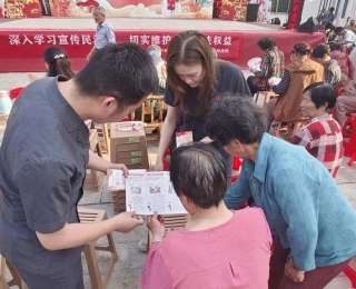 健身卡余额咋追回？法庭干警送“典”进社区，居民直呼“涨知识”