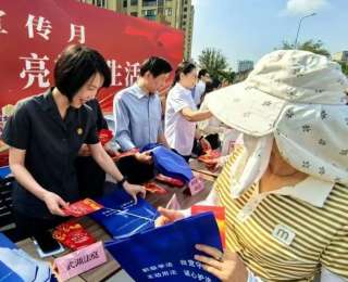 从剖析婚姻家事到介绍怎样打官司，法官来到社区普法