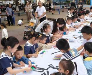 硚口区汉水桥街道：三代共绘幸福长卷，时空对话启航未来