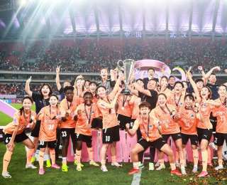 五年“狂揽”职业赛事12冠，武汉足球为什么能？