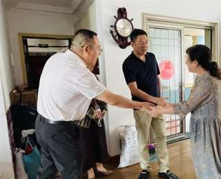 把关怀送到居民身边，武汉经开区海滨城社区开展慰问活动