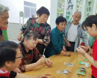 粽香传情邻里暖，武汉滨湖社区开展端午主题活动