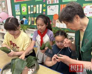 粽香传情，这群小学生手作端午礼物温暖社区老人