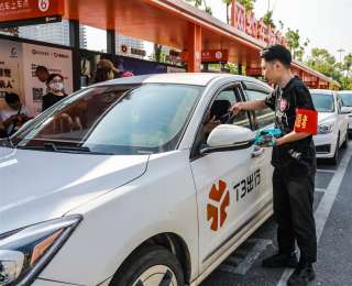 武汉3.4万人参与清洁家园行动，让城市更加洁净美丽