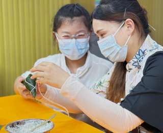 “粽”享亲子时光，这所小学“包”出家校共育新花样！