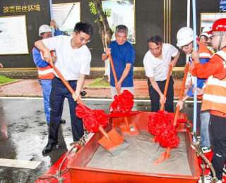 湖北首个！在青山封顶