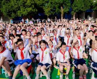 小学六一庆典绽放七彩光芒
