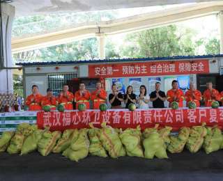 爱心企业向武汉环卫工人送来千余箱清凉物资