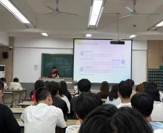 坚持20年！这所高校周周都上思政课，学生主讲让课堂“活”起来