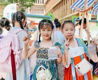 教室变成35个民族博物馆，小学生沉浸式感受民族文化活力