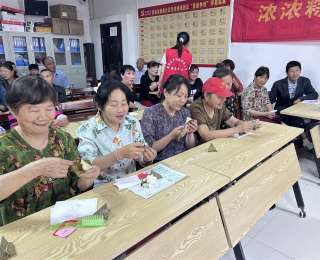 粽叶飘香传温情，银龄欢聚庆端午