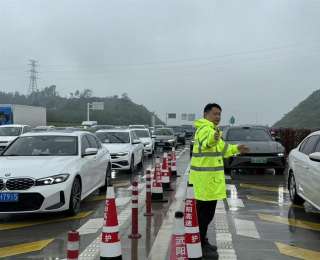 端午出行遇强降雨，机场高速公司全员护航保畅通