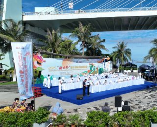 2025“海口杯”端午龙舟国际邀请赛盛大启幕 国内外近40支龙舟队竞逐海甸溪