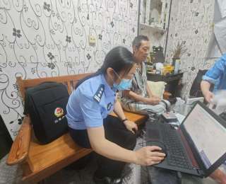 一天跑了1户人家和2处病房！江岸户政窗口民警为民服务马不停蹄
