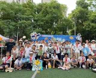 小学举办科技嘉年华，学生们近距离接触人工智能、新能源知识