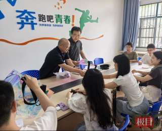 粽香里的文化传承：大学生原创英语戏剧演屈原迎端午