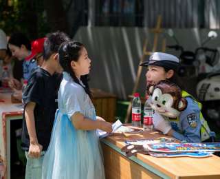 武汉硚口交警进校园：迎端午庆六一，平安出行记心中